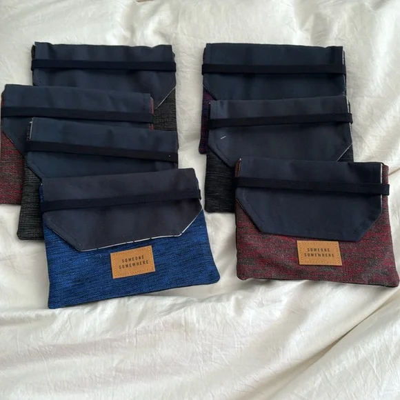 Set of 7 Delta One travel bags with matching eye shades - Picture 2 of 4